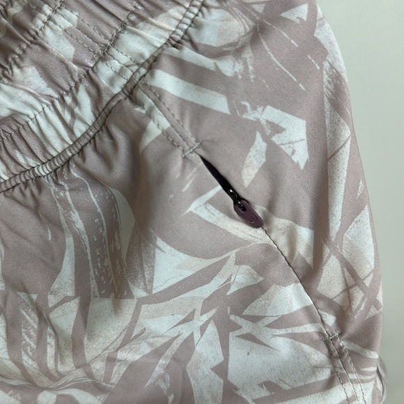 Reversible Lululemon shorts, size 10 - Picture 5 of 6